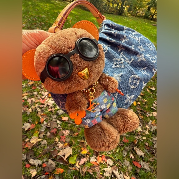LV Louis Bear 🧸 - Picture 10 of 11